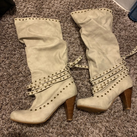 Knee high cream boots - Picture 1 of 6